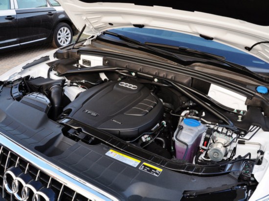 一汽奥迪  40 TFSI 发动机主体特写