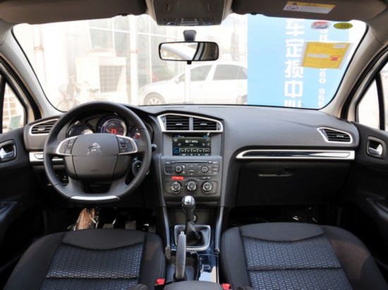 东风雪铁龙  1.8L 手动 中控台整体