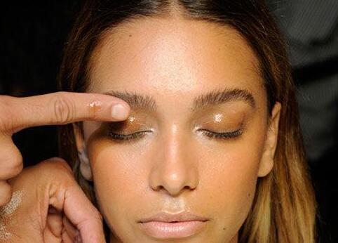 一支唇膏从头到脚都能用 快给我来一打！