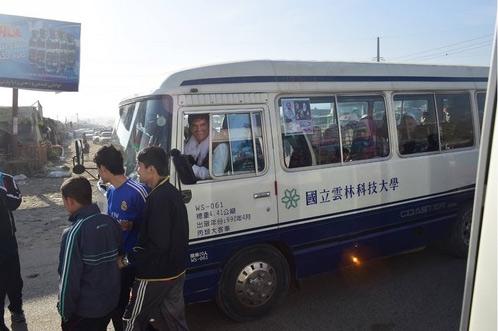 云科的校车在阿富汗变成了公交车