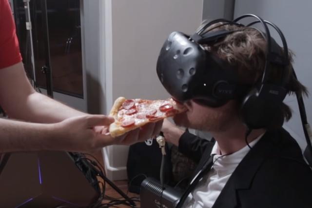 花25小时玩VR游戏 疯狂牛人把自己都玩吐了