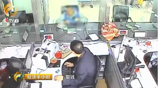 1462887191103499.png 6十堰警方迅速赶到银行.png