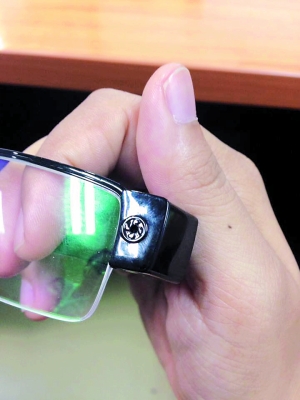 镜框配有摄像头