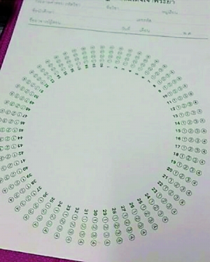 教师们为防止学生作弊研究出圆形答题卡