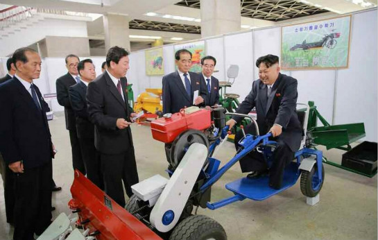  亲自开农耕机械车辆