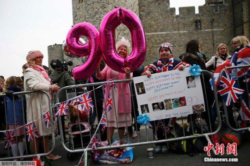 英女王在温莎城堡举行90岁庆典 众星与千头马祝寿