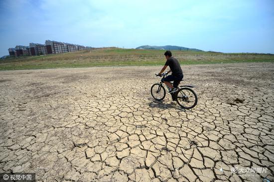 水库无水下泄，下游河道变池塘（图片作者:御宁/视觉中国）