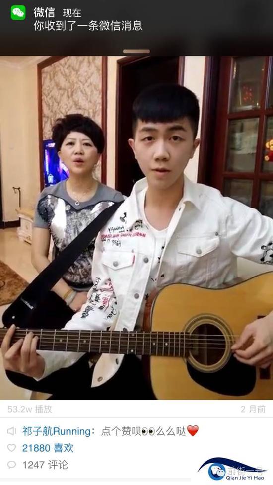 弹吉他唱歌的视频播放量动辄达到50万。.jpg