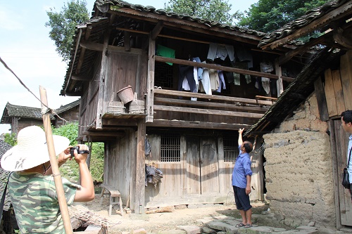 1465271288342864.jpg 图为红三军团长彭德怀在黄平县摆街营的司令部旧址.JPG