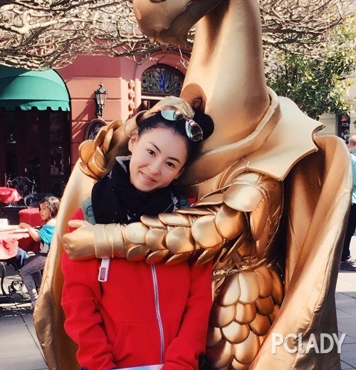 素颜+运动装少女气息十足