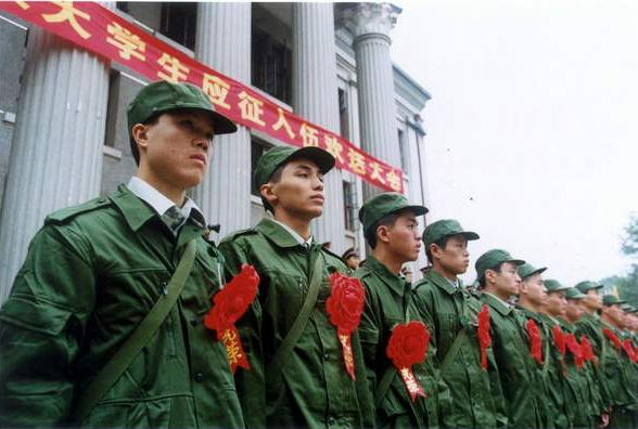 国防部谈大学生参军：符合条件可直接当军官