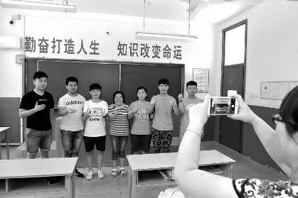 聋哑学校20考生全考上大学 一人被5校同时录取