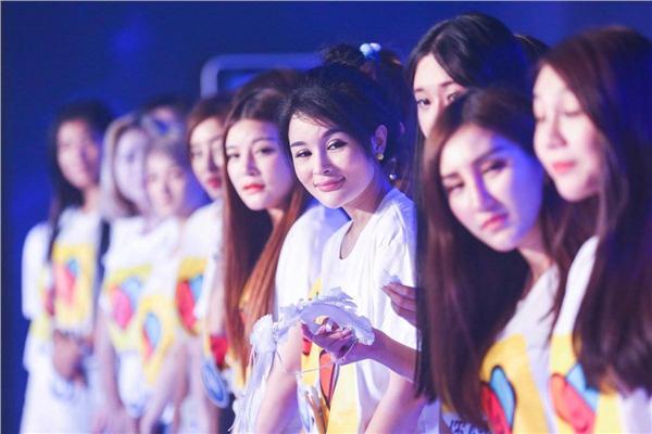 史上最尴尬！杭州网红脸识别大战 亲妈找了十几分钟认错女儿