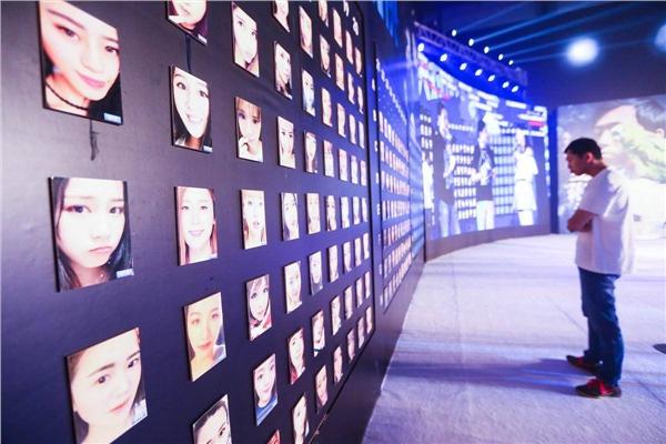 史上最尴尬！杭州网红脸识别大战 亲妈找了十几分钟认错女儿