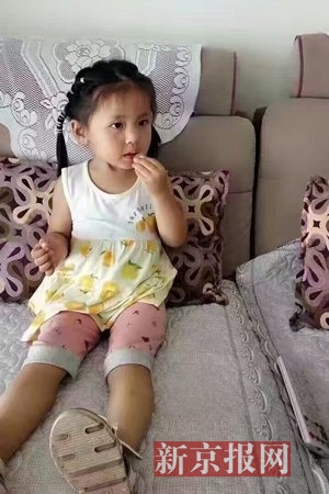 张梓阳生前照片,张苏辉每天在朋友圈放一次这张照片,然后说“回家吧孩子”,“爸爸妈妈都来接你”,“爸爸不会放弃”。家属供图