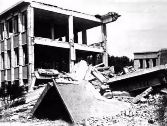 ▲地震毁坏的河北矿冶学院(现河北联合大学)