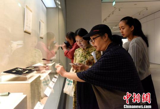 三星堆和金沙遗址出土文物精华展引发市民参观热潮。周乐君 摄