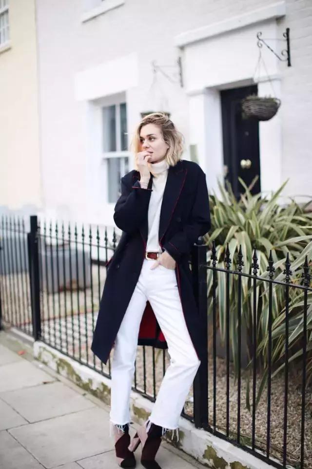 学会oversized外套+短靴的经典套路，让你美成一道街景