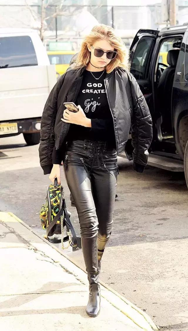 学会oversized外套+短靴的经典套路，让你美成一道街景