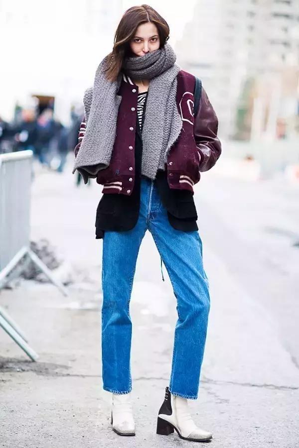 学会oversized外套+短靴的经典套路，让你美成一道街景