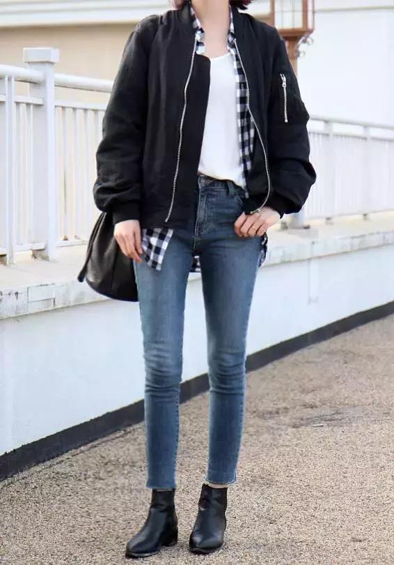 学会oversized外套+短靴的经典套路，让你美成一道街景