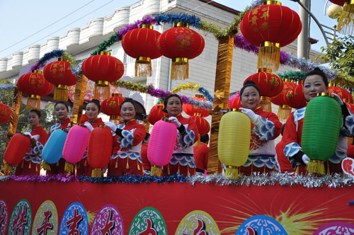七仙女献花灯 张校峰摄.jpg