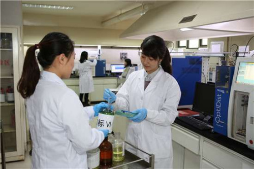 中国石化北京石油严格检验,确保供应合格油品。(高君 摄)来源:中石化供图