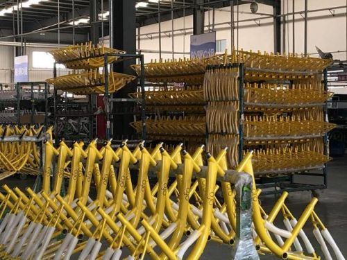 【特稿】从垂暮到疯狂：单车小镇的一夜复活