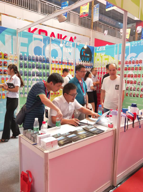 图片3盾盘科技工程师亲临现场讲解产品 进行技术指导.png