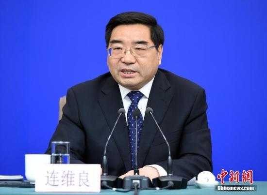 3月6日,十三届全国人大二次会议新闻中心举行记者会,邀请国家发展和改革委员会主任何立峰、副主任宁吉础⒘维良就“大力推动经济高质量发展”相关问题回答中外记者提问。图为连维良答记者问。a target='_blank' href='http://www.chinanews.com/'中新社/a记者 侯宇 摄 3月6日,十三届全国人大二次会议新闻中心举行记者会,邀请国家发展和改革委员会主任何立峰、副主任宁吉础⒘维良就“大力推动经济高质量发展”相关问题回答中外记者提问。图为连维良答记者问。a target='_blank' href='http://www.chinanews.com/'中新社/a记者 侯宇 摄