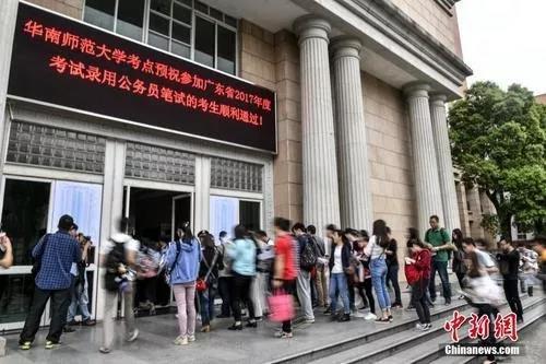 资料图：考生进入考场，a target='_blank' href='http://www.chinanews.com/'中新社/a记者 陈骥旻 摄