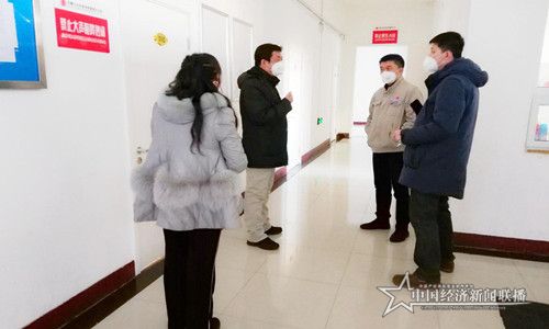 对公司重点区域进行防疫检查（左二张艳春）.jpg