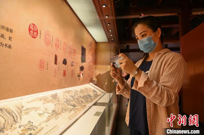 参观。于海洋 摄