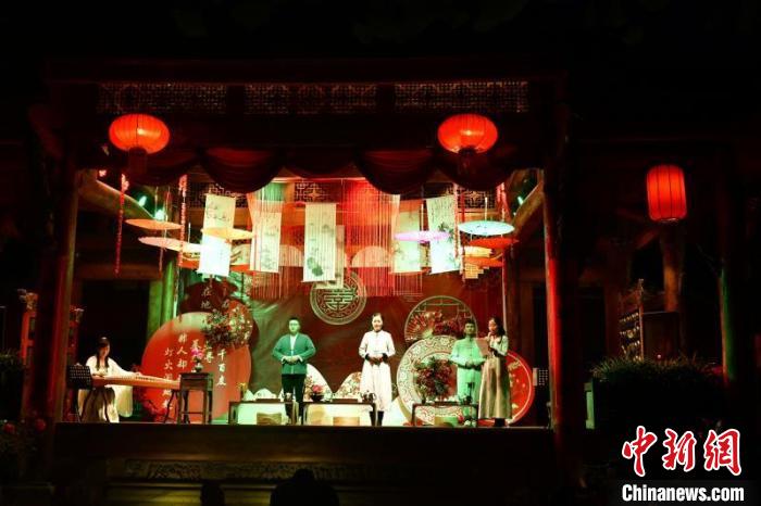 阆中民俗节目表演。阆中市委宣传部供图 摄