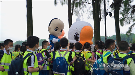 人偶兰小白、小师爷在东湖绿道 (2) 罗艺.png