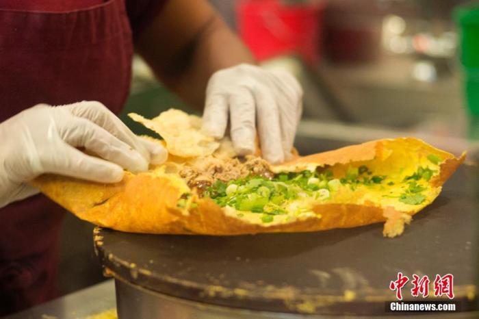 资料图：中式煎饼。 a target='_blank' href='http://www.chinanews.com/'中新社/a记者 廖攀 摄