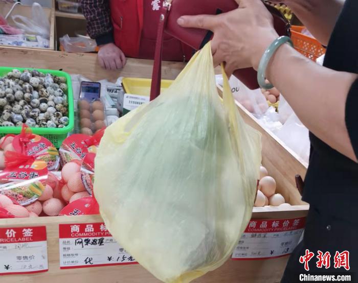 北京市西城区某菜市场售卖的鸡蛋。 a target='_blank' href='http://www.chinanews.com/' 中新网/a记者 谢艺观 摄 北京市西城区某菜市场售卖的鸡蛋。 a target='_blank' href='http://www.chinanews.com/' 中新网/a记者 谢艺观 摄