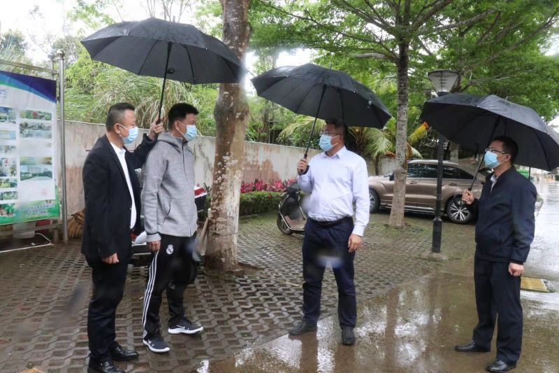 检查椰创园小区疫情防控情况.jpg