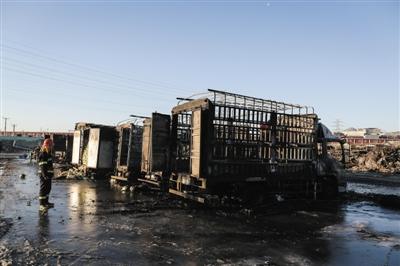 北京一市场失火烧百吨蔬菜 白菜批发价“猛涨”