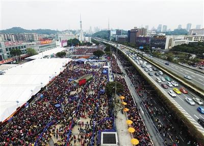天冷路滑列车晚点 多地火车站旅客滞留(图)