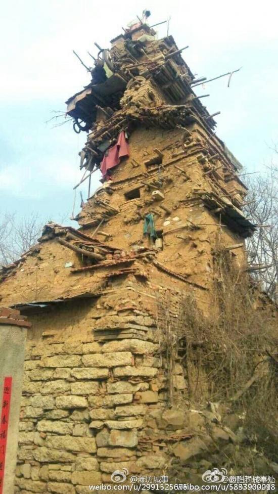 1455255618942308.jpg 智障农民捡泥土石块建起七层小楼.jpg