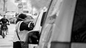 北京停车收费随意发票需索要 委员建议电子收费