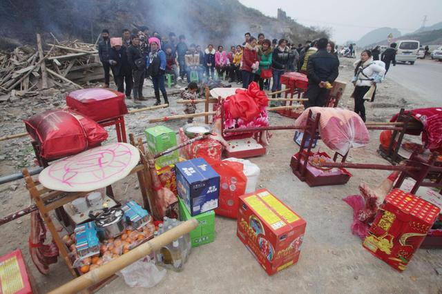 被礼金“绑架”的乡村：难喝无事酒 沉重人情债