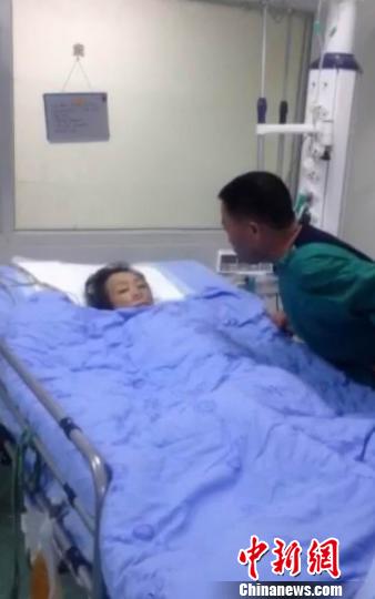 至今还躺在重症病房的陈小英家属供图摄