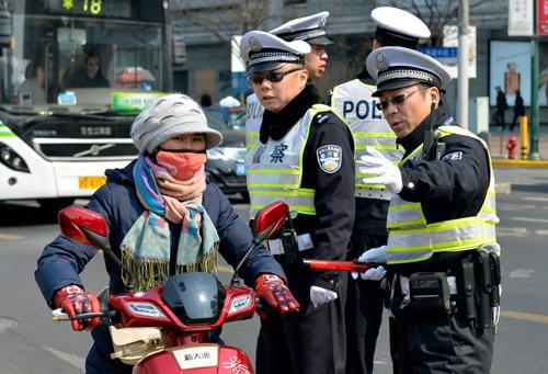 各类交通顽疾让人生气又无奈不守交规的人有你吗？